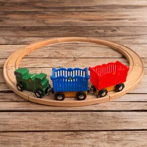 Melissa & Doug Circus Train Engine + 2 Cars + 8pc. Curved Wooden Track Circle